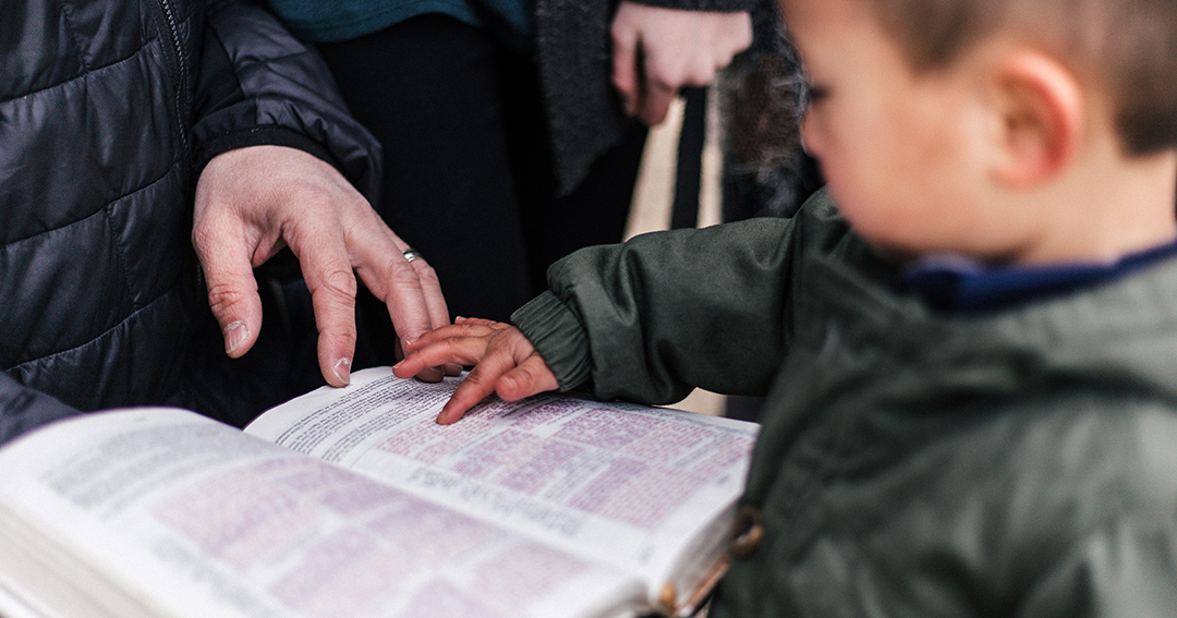 Hoe u een bijbelklas op uw thuisschool kunt houden