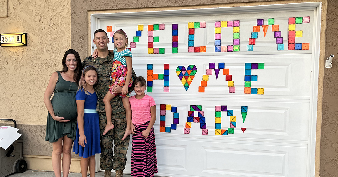 Fügen Sie Homeschooling zum Militärleben hinzu, und es ist eine wilde Kombination